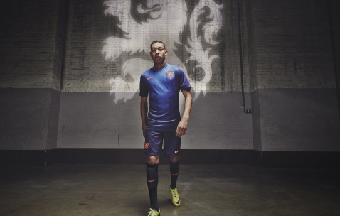 爱游戏官网-排球赛场焦点！瑞士队对阵意大利队，压哨绝杀，引爆全场观众欢呼